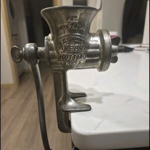 Original Vintage E.C.Dimmons KEEN KUTTER KK22 hand Crank Meat Grinder.